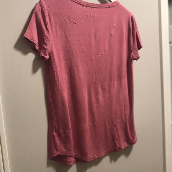 American Eagle seriously soft v-neck short sleeve top. Mauve. - Picture 2 of 3